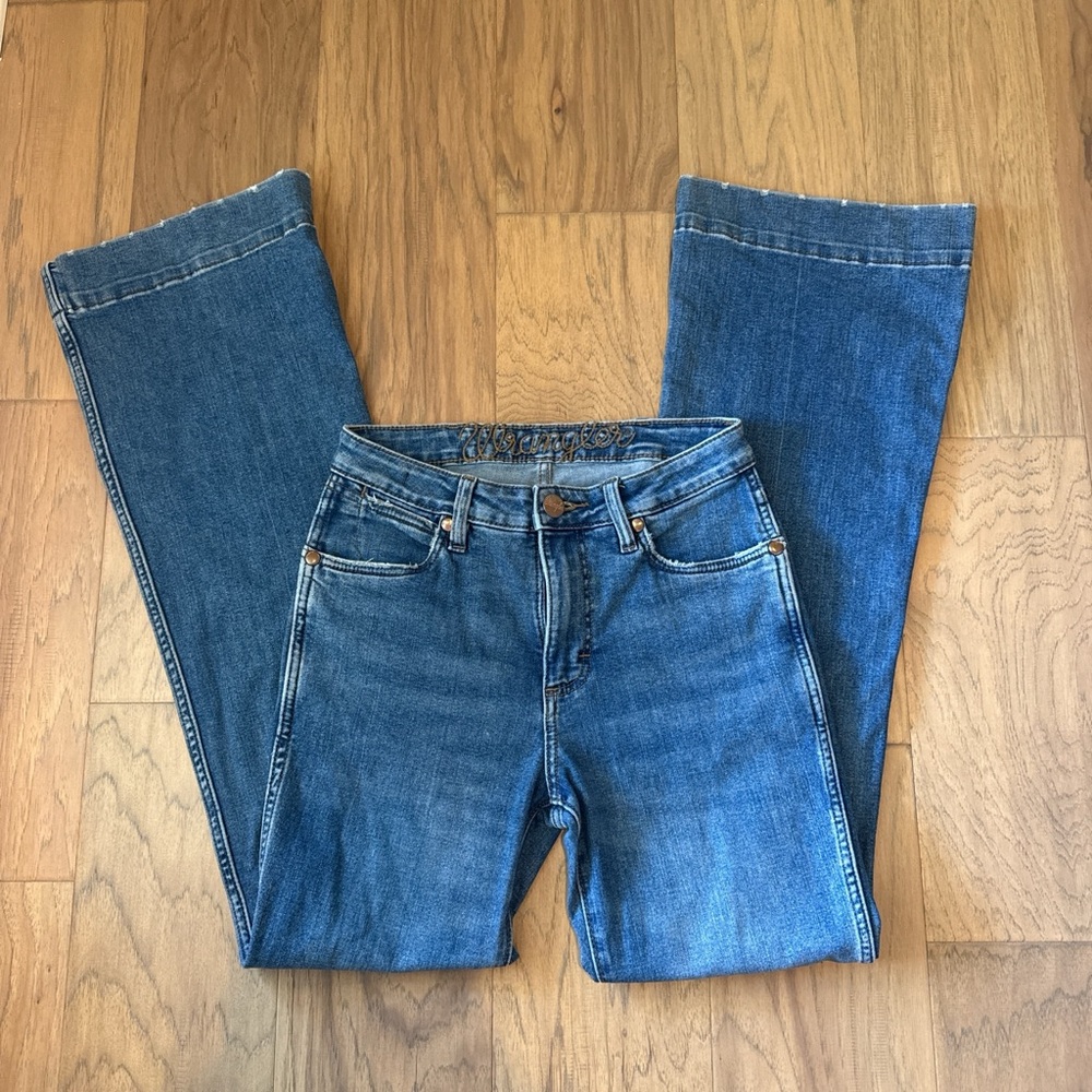 Wrangler High-Rise Wide Leg Jeans in Medium Blue